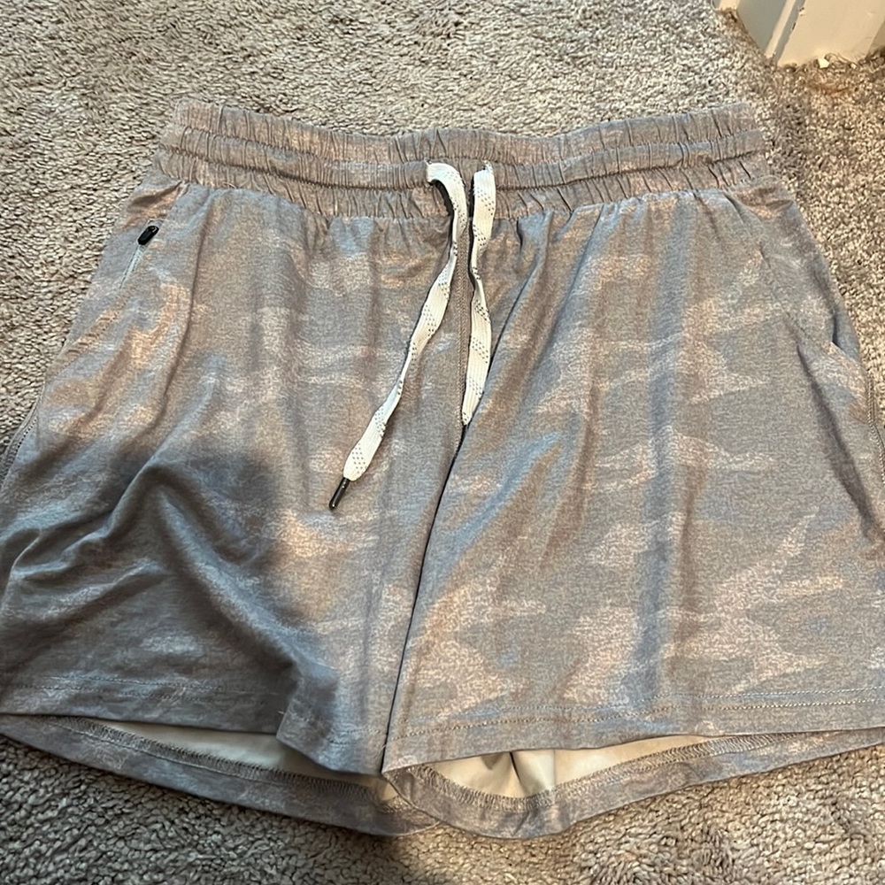 women’s pacific trailgrey camo small shorts